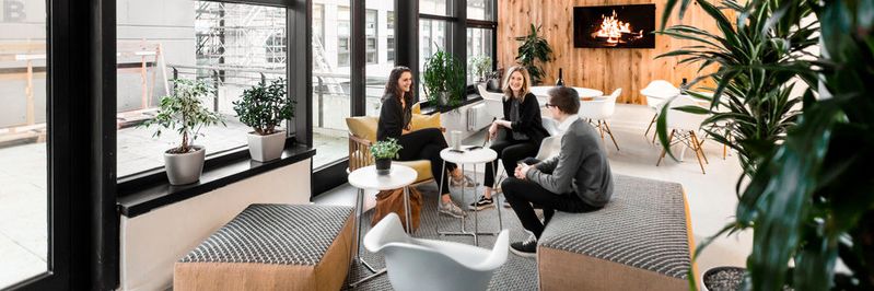 Große Unternehmen versuchen zunehmend alternative Bürokonzepte der Start-ups zu übernehmen – im Bild eine Lounge bei Bosch.(Bild:  Bosch)