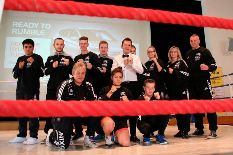 Zu den Premieren von Opel Astra und Hyundai Tucson ließ Jörg Heidenreich die beiden Modelle gegen andere Autos „in den Ring steigen“. (Foto: Autohaus Heidenreich)