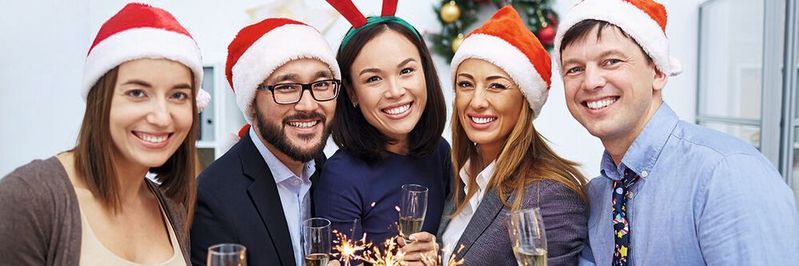 Das weihnachtliche Beisammensein unter Kollegen muss in Zeiten von Corona anders gestaltet werden.(Bild:  ©pressmaster - stock.adobe.com)