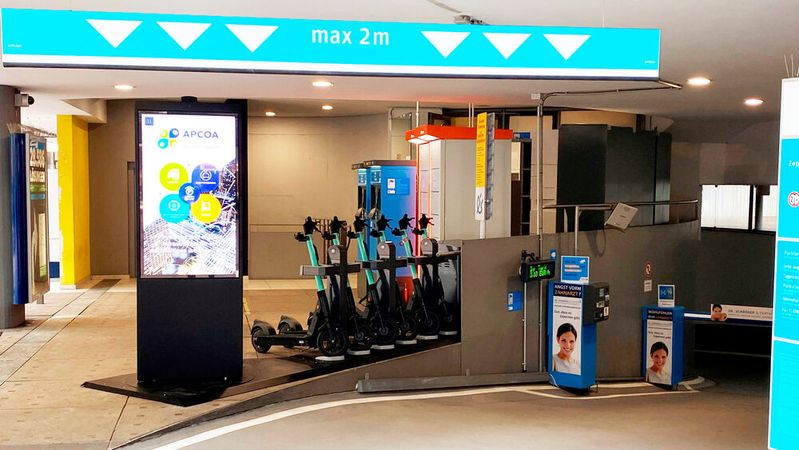 Stuttgart hat aktuell sechs Parkhäuser zu Verkehrsknotenpunkten erklärt. (Bild:  Apcoa)