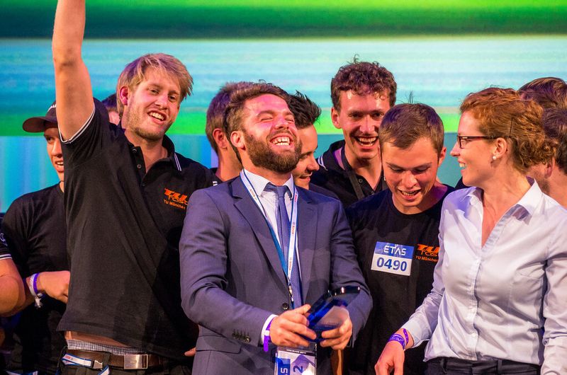 Bereits seit 10 Jahren kämpfen Studententeams aus aller Welt am Hockenheimring bei Formula Student Germany mit ihren selbstkonstruierten Rennboliden um den Sieg. (Formula Student Germany/ Grams)