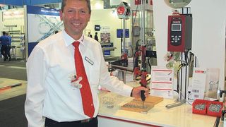 „Unsere neue Schraubstrategie ermöglicht die sichere Erkennung der Kopfauflage auch bei stark schwankenden Reib- und Furchkräften “, sagt Jürgen Göbel, Geschäftsführer der Desoutter GmbH.  Bild: Kroh (Archiv: Vogel Business Media)