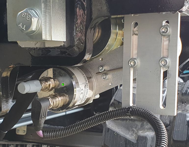 Mit Blick auf die Betriebssicherheit und schnelle Diagnose im Fehlerfall ist in den Drehgeber-Deckel ein Status-LED integriert. (Bild: Wachendorff Automation / AT-Boretec)