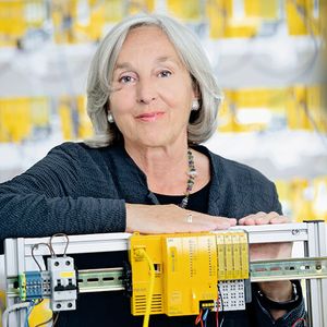 Renate Pilz, Vorsitzende der Geschäftsführung der Pilz GmbH & Co. KG in Ostfildern: „Mit dem Industrie-4.0-fähigen Automatisierungssystem PSS 4000 für Sicherheit und Automation beispielsweise können Anwender verteilte und modular aufgebaute Anlagen einfach und wirtschaftlich steuern.“