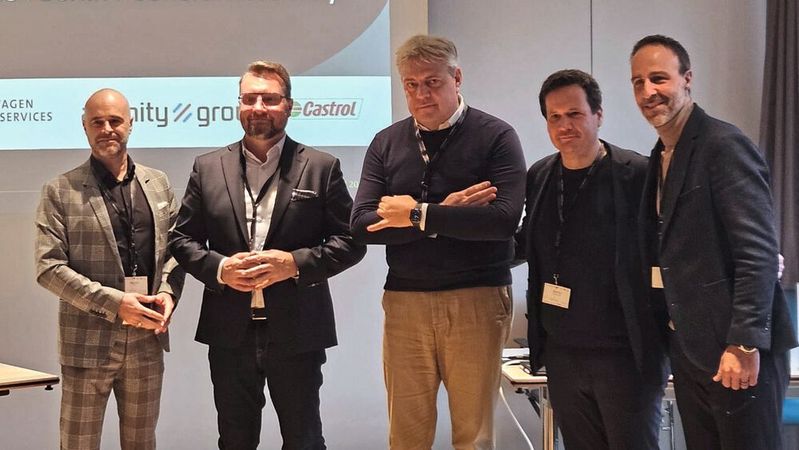 Der Europäische Händlerverband für VW und Audi (European Dealer Council Volkswagen Group, EDC) hat ein neues Präsidium. Im Bild (v. l.): EDC-Geschäftsführer Martin Kuhn, EDC-Präsident Michal Ignaszak (Präsident) sowie die Vizepräsidenten Manfred Dalceggio (Italien), Stefan Hutschinski (Österreich) und Peter Picca (Schweiz). (Bild:  European Dealer Council Volkswagen Group e.V.)