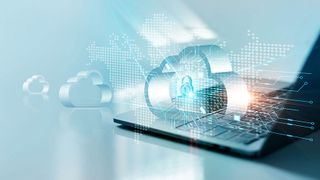 Ein guter Einstieg, um erste Erfahrungen mit der Cloud zu machen, ist „Backup as a Service“: Unternehmen schaffen damit auch gleich die Basis für hybride Cloud-Umgebungen. (Bild: ipopba - stock.adobe.com)