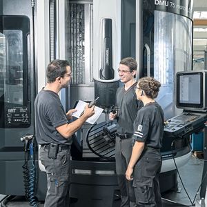 La priorité actuelle de la Formation professionnelle Swissmem est de développer des moyens de formation et des supports concrets pour le lancement des apprentissages en août 2026, sur la base des nouvelles ordonnances en vigueur depuis janvier 2026.(Source :  Schindler AG Switzerland)