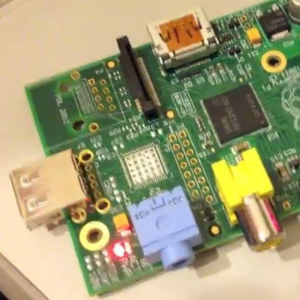 Raspberry Pi Modell A: Blick auf die Anschlüsse von Modell A – USB, Audio, Video und HDMI (Bild: Raspberrypi.org)