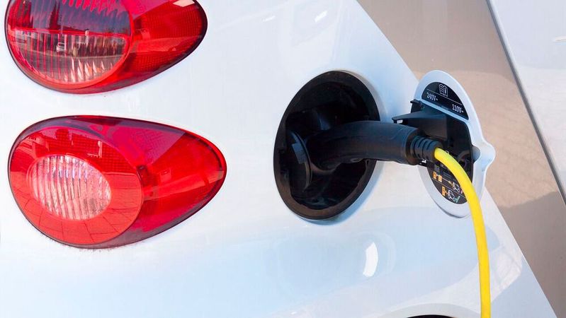 Für 2024 sollen nach Plänen der Bundesregierung für den Umweltbonus rund 600 Millionen Euro weniger zur Verfügung stehen, als eigentlich geplant war. Das Kfz-Gewerbe befürchtet, dass die Mittel bei weitem nicht ausreichen werden.(Bild:  frei lizenziert /  Pixabay)