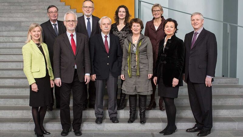 Die Mitglieder des NKR vor einer regulären Ratsitzung im Bundeskanzleramt in Berlin (Foto: Bundesregierung, Thomas Imo)