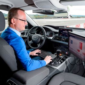 Dr. Lutz Bürkle sorgt mit seiner Forschungsarbeit in Renningen für mehr Sicherheit von Fußgängern.