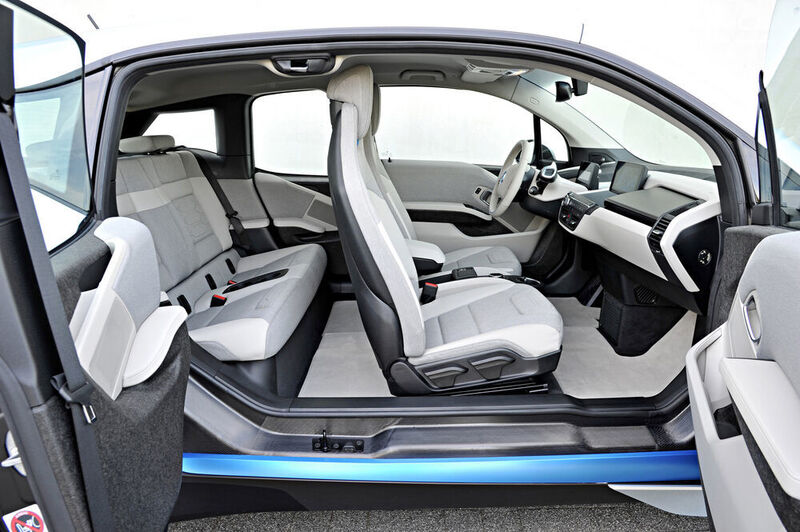 Bei den Sitzen von BMW i3 und i8 kommen recycelete PET-Flacschen zum Einsatz. (BMW)