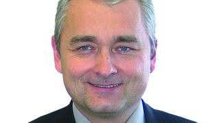 „Zunehmend ordern auch japanische Zulieferer für deren landeseigenen Automobilhersteller mit Sitz in den USA unsere Rundtaktmaschinen“, freut sich Winfried Benz, Geschäftsführer der Licon MT GmbH & Co. KG in Laupheim. Bild: Kuttkat (Archiv: Vogel Business Media)