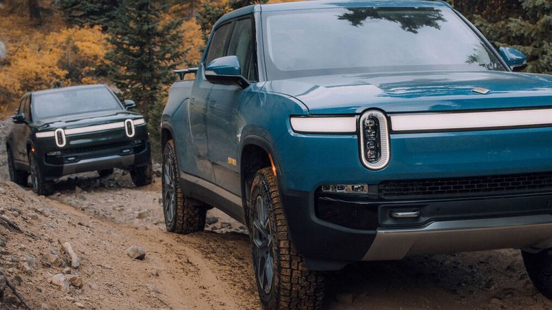 Während Rivian an den Börsen ein wildes Auf und Ab erlebt, kommt die Produktion des R1T nur langsam in Gang. (Bild: Rivian)