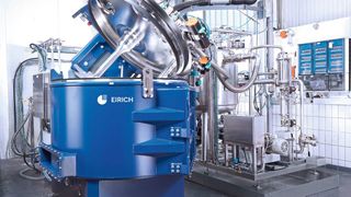 Der Mixsolver kombiniert einen drehenden Mischbehälter mit einem exzentrisch platzierten Mischwerkzeug.  (Bild: www.fabh.de Horst Bernhard)