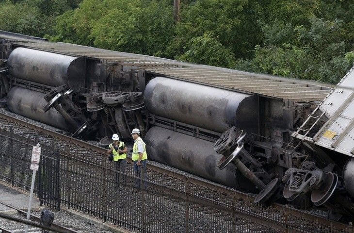 Investigators at the site of a derailed train. (Picture: P Vijayaraghavan)