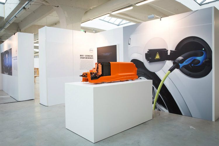 ...und sich über die neue Motorengeneration Drive-E informieren, zu der auch Plug-in-Hybridantriebe gehören. (Foto: Volvo)