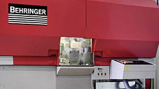 Bild 1: Sägemaschinen müssen heute mehr leisten, als nur Werkstoffe zu trennen. Schwer zerspanbare Materialien liegen im Trend und werden mit der Speed-Cutting-Technik produktiver und präziser bearbeitet als mit konventionellen Anlagen. (Bild: Behringer)