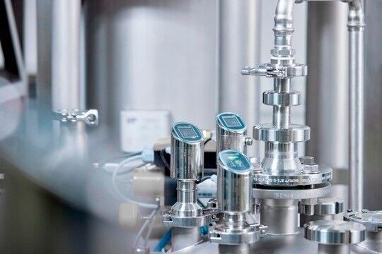 Die Endress+Hauser Compact Line ist eine speziell entwickelte Messgeräte-Produktlinie für hygienische Anwendungen in der Lebensmittel-, Getränke- und Life-Sciences-Industrie. (Bild:  Endress+Hauser)