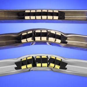 Vorhersagbarer Bruch: Die Ergebnisse der Computer-Simulation stimmen sehr genau mit den Resultaten am realen Teil überein (Oben: Test-Bauteil, unbeschädigt; Mitte: Test-Bauteil, beschädigt; unten: Simulation der Beschädigung).