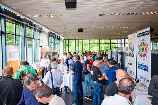 Die begleitende Tischmesse stiess auf grosses Interesse. Die begleitende Tischmesse stiess auf grosses Interesse.