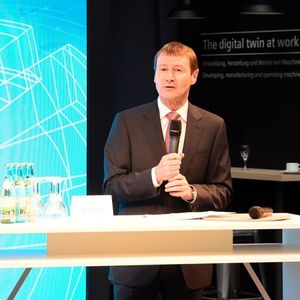 Klaus Helmrich, Vorstandsmitglied von Siemens: „Die Arena der Digitalisierung wird wegweisend sein für die Werkzeugmaschinenindustrie.“