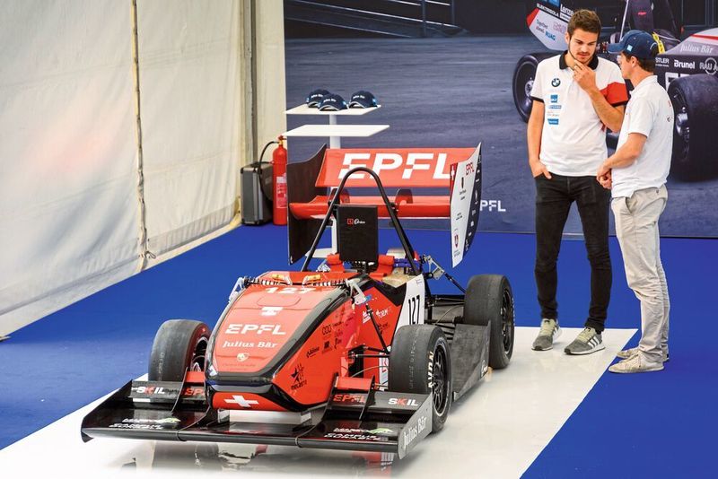 „Orion“, das Elektro-Rennfahrzeug des Lausanne Racing. Im Motordesign wurden Stäubli-Rundsteckverbinder wegen ihrer hohen Stromtragfähigkeit eingesetzt, während Stäubli-Batteriesteckverbinder für eine zuverlässige und verlustfreie Energieübertragung sorgen sollten. (MBourgois)