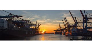 Ruhe im Hamburger Hafen: Das 1965 erbaute Sperrwerk Billwerder Bucht schützt noch heute den Hamburger Hafen vor Hochwasser und Sturmfluten – neuerdings auch mit Automatisierungstechnik von Siemens. (gemeinfrei)