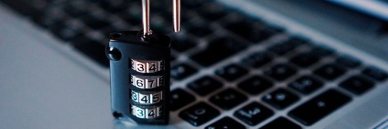 Damit die Sicherheit bei der Digitalisierung von Industrieumgebungen von Anfang an mitgedacht wird, ist eine enge Zusammenarbeit zwischen den IT- und OT-Teams notwendig. (Bild:  gemeinfrei /  Pixabay)