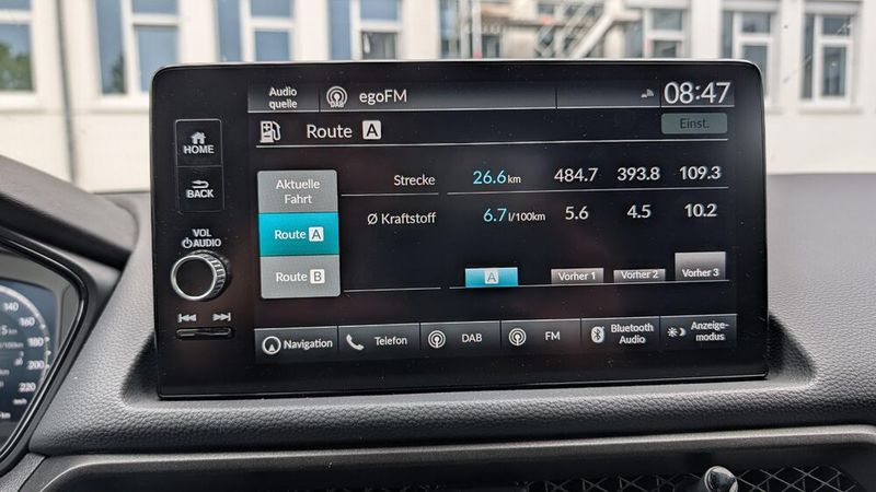 4. Der Verbrauch: Der Verbrauch ist ein echtes Highlight beim hybriden Prelude. Es ist zwar prinzipiell möglich, den Verbrauch auf zehn Liter hochzufahren, indem man auf der Autobahn konstant Vollgas gibt, aber sofern man den Prelude so fährt, dass der Verbrenner nicht alleine für den Vortrieb sorgt, schwankt der Verbrauch zwischen 4,5 und gut sechs Litern. (Bild: Rosenow – VCG)