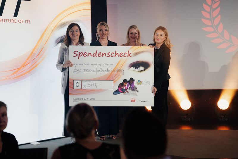 Ein weiteres Highlight des Abends: Eine stolze Summe von über 2.500€ wurden den Tag über an Spendenerlöse gesammelt, die der Hilfsorganisation »Childsright« in Indien zugutekommen. (Bild: Manuell Emme Fotografie)