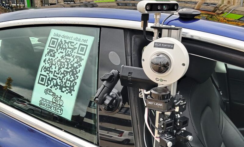 Im Projekt BikeDetect führte das Team mit einem prototypischen Sensorsystem Feldtests in Osnabrück durch.(Bild:  BikeDetect / Johannes Schering)