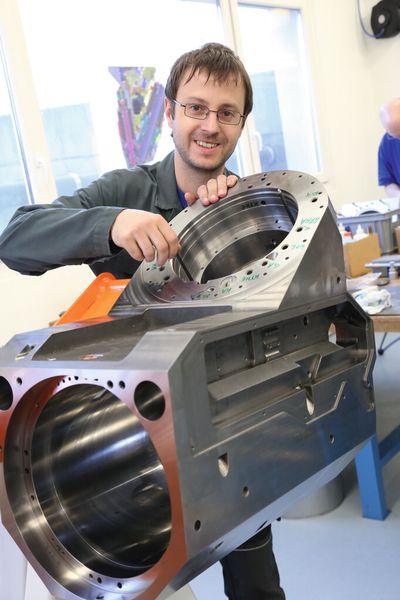 Kernkompetenz Spindeltechnologie: Die Spindeln sind perfekt auf ihre Aufgaben zugeschnitten. Patentiert ist die Double-Drive-Spindeltechnologie, die sowohl hohe Drehmomente (per Getriebe) als auch hohe Drehzahlen fahren kann. (Bild: Matthias Böhm)