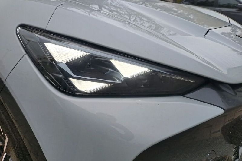 ... und die Matrix-LED-Scheinwerfer (Serie bei VZ) mit charakteristischen dreieckigen Leuchtelementen. (Bild: Sven Prawitz/Vogel Communications Group)