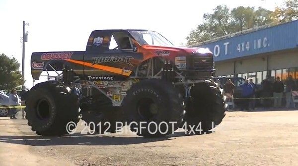 Der Bigfoot 20: der weltweit erste Monstertruck mit Elektroantrieb macht mit über 260 kW und 1100 Nm Autos umweltschonend platt (Bild: Bigfoot 4x4 Inc.)