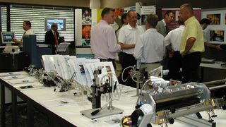 Viel Neues zum Thema Kleben bot Nordson Engineering beim Open House 2007 im Rahmen der Ausstellung. (Archiv: Vogel Business Media)