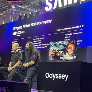 Ein wichtiges Thema bei der Vorstellung der neuen Monitore war HDR10+-Gaming. Eine Partnerschaft von Samsung mit Activision Blizzard soll dafür sorgen, dass die AAA-Titel des Spieleherstellers so dargestellt werden, wie es von den Entwicklern beabsichtigt war.(Bild:  Vogel IT-Medien)