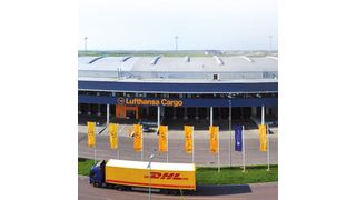 Das World-Cargo-Center (WCC) am Flughafen Leipzig/Halle zählt als Flugvorfeldgebäude bereits zum Sicherheitsbereich des Flughafens und ist integraler Bestandteil der Außenbegrenzung des Airport-Geländes.Bild: Airport Leipzig/Halle (Archiv: Vogel Business Media)