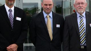 RK Rose+Krieger auf Wachstumskurs (v.l.n.r.): Michael Amon, Technischer Leiter, Bernd Klöpper, Marketingleiter und Hartmut Hoffmann, Geschäftsführer. (Bild: Drescher)