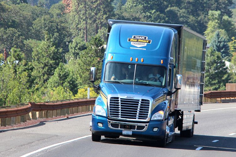 ... reduzierte er den Luftwiderstand seines Trucks mit verkleideten Felgen, Schlitzen in den Schmutzfängern und sogar dem Versetzen des Kennzeichens. (Foto: Benjamin Bessinger/SP-X)