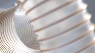 Feststoffe wie Sand, Kies und Getreide können durch permanent antistatische Schläuche von Norres fließen. (Bild: Norres)