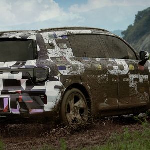 Parallel hat Smart Erlkönigbilder veröffentlicht, die auf seine Offroad-Talente verweisen.(Bild:  Smart)