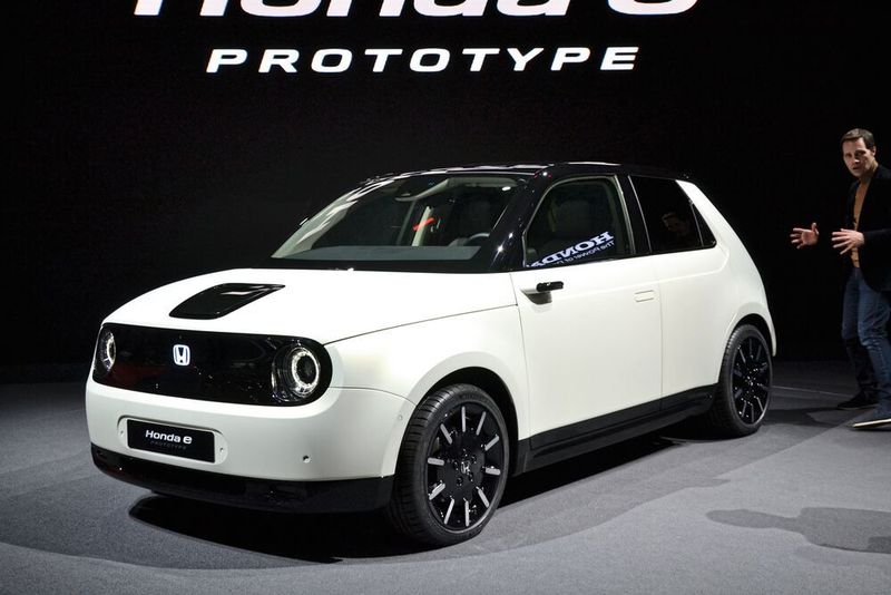 Der E-Prototype wird Hondas erstes reines Elektroauto sein. Als Datum für den Marktstart ist das Jahr 2020 angegeben. In Genf steht das Konzeptauto. (Mauritz/»kfz-betrieb«)