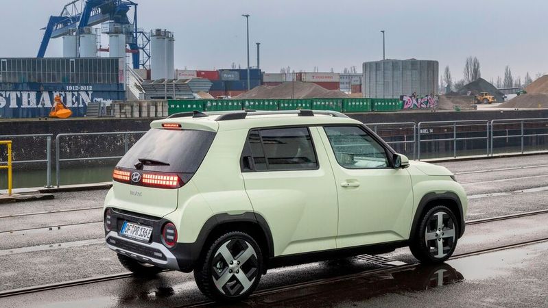 Hyundais Inster gehört zu den E-Autos, die vergleichsweise wenig Reichweite im Winter verlieren. Das hat zumindest der Reichweitentest „El Prix“ 2026 gezeigt.(Bild:  Hyundai)