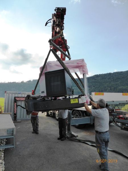 Installation d'une nouvelle machine à mesurer 3D au Technopôle de Sainte-Croix. (Image: CPNV (Photographie de M. Cachemaille pour le JSCE))