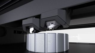 Der mit einer beheizten Baukammer ausgestattete FDM-Drucker Method von Maker Bot kann nun Polymere, Verbundstoffe und Metallfilamente drucken.  (Maker Bot)