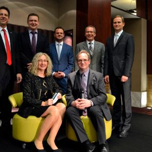 Zufriedene Gesichter beim Mazda-Händlerverband (vl.li.): Marko Böttcher, Thomas Haselbach, Birgit Ries, Matthias Hüls, Werner Prange, Dieter Habermann und Marcus Weller.
