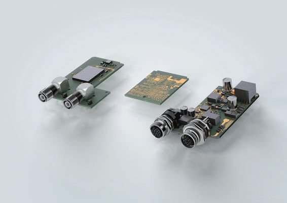 Bild 2: Die modulare Hardware im HAIIC MICA umfasst derzeit RFID, USB etc., CPU und Power&Network. Links spezifisch mit RFID-Leser und Antennenbuchse, mitte Computer, rechts Stromversorgung und Internetanschluss (rechter Steckverbinder) sowie GPIO (2. Steckverbinder von rechts). (Bild: Harting)