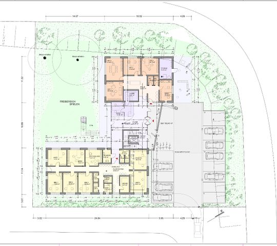 (Ein großflächig verglastes, transparentes Foyer verbindet die beiden rechteckigen Hauptbaukörper und öffnet den Blick auf den südlich gelegenen Freiraum. (Bild: Architekturbüro Stefan Schäfer))