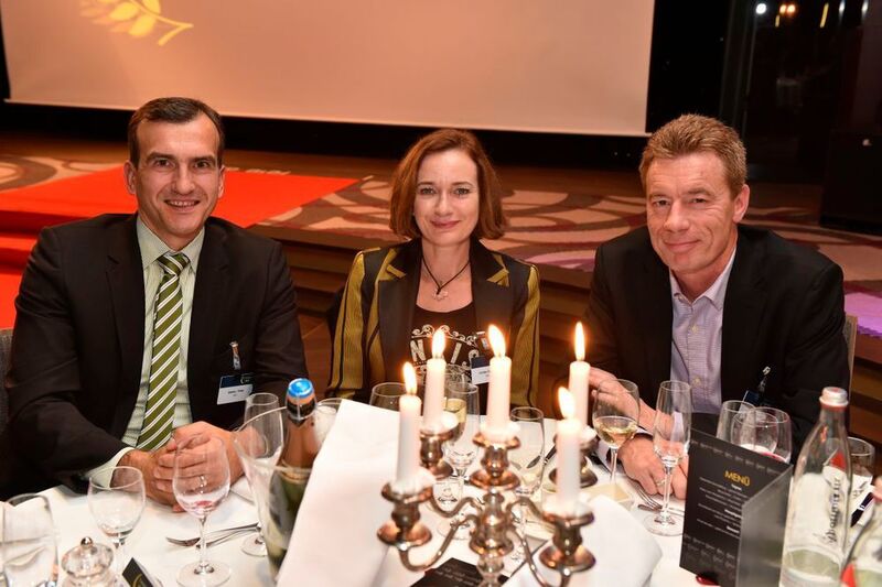 Stefan Thiel (ESET), mit Ulrike Droeschel und Frank Engelhardt von Salesforce (VIT)